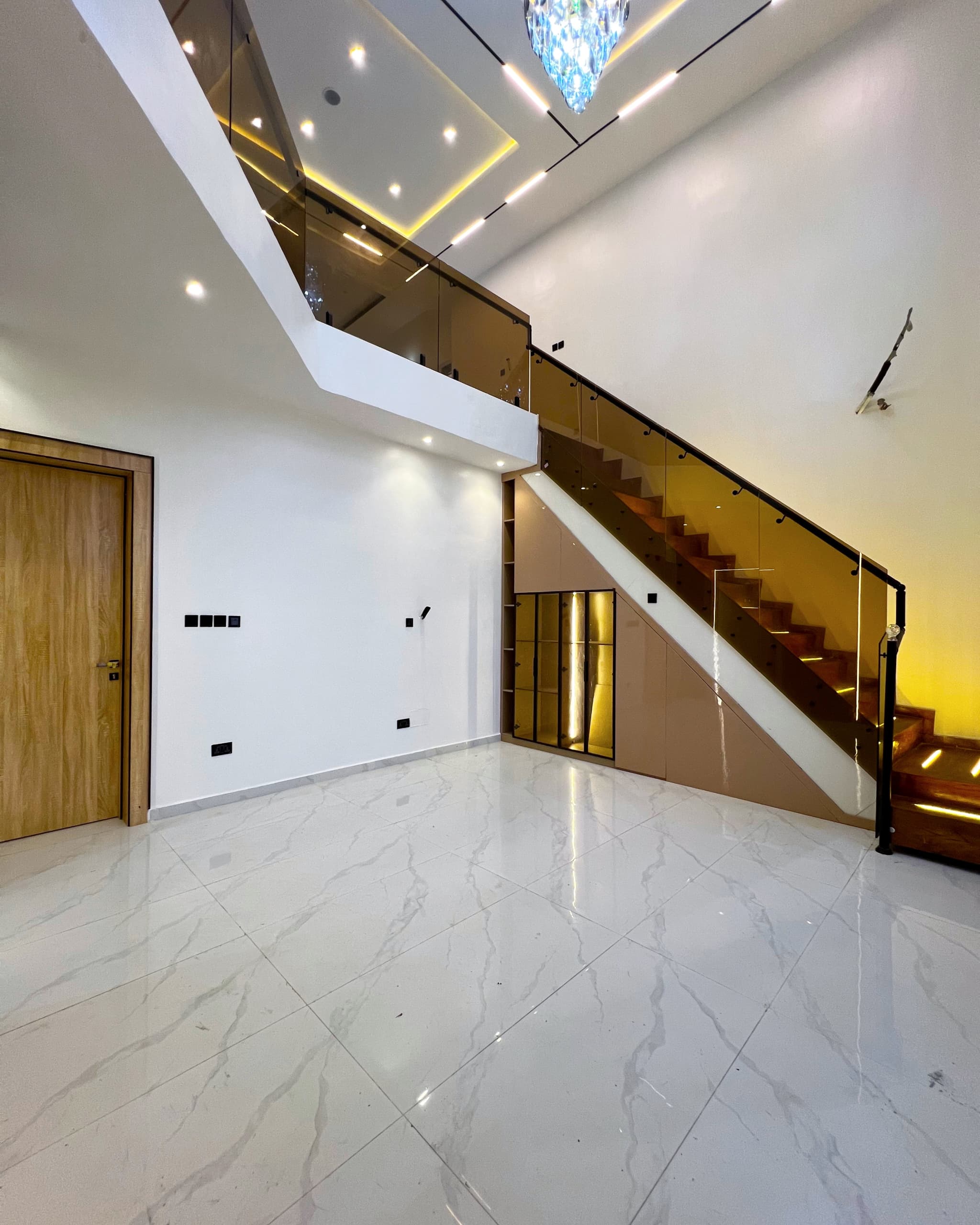 Luxury 6-Bedroom Fully Detached Duplex - Image 5