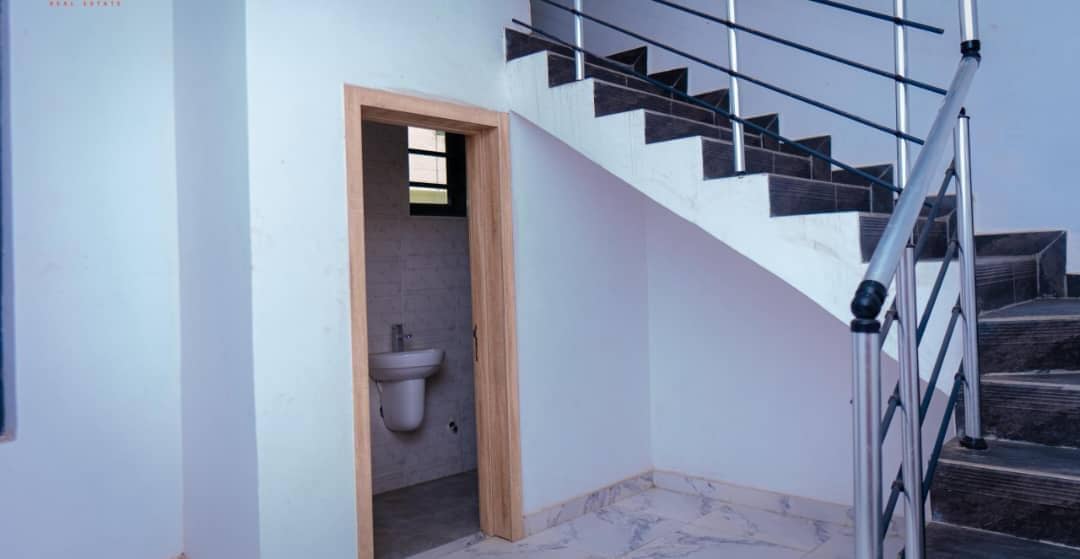 5 Bedrooms Semi Detached Duplex. - Image 2